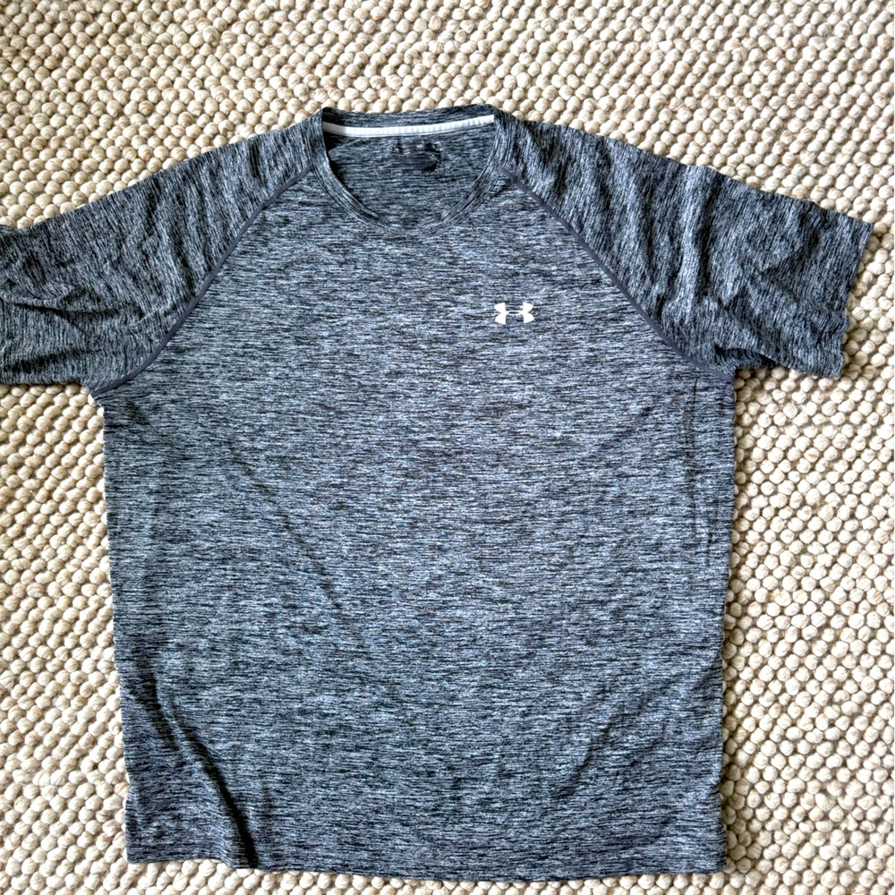 Under Armour Men's Gray Performance Shirt. Men’s 2XL